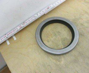 Уплотнительное кольцо для вала, с резиновой кромкой,  внутренний диаметр 40 мм, внешний диаметр 70 мм, ширина 12 мм, максимальное давление7 Пси, макс. количество оборотов в минуту 4.375 Garlock